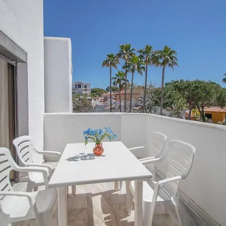 C63 - Sea View Peaceful Beach Apartment